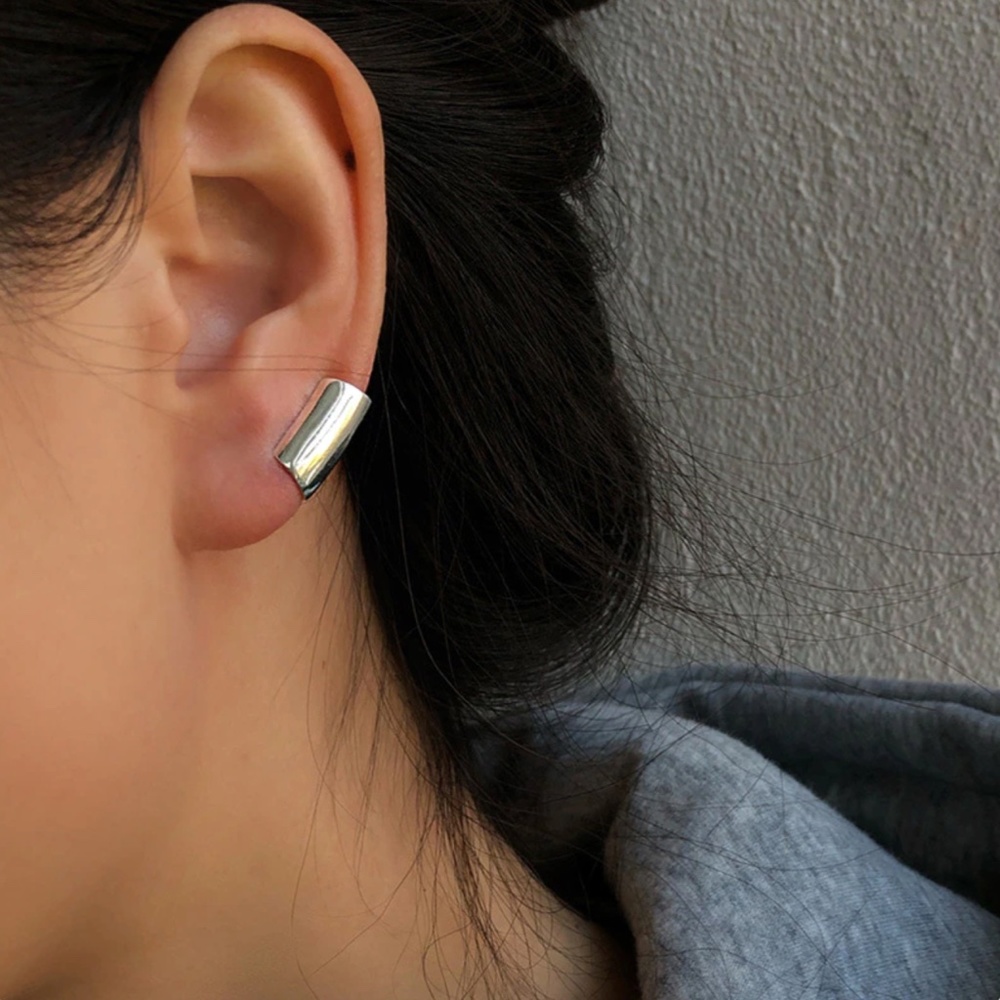 Silver 'Reine' Ear Cuff - Picture 3 of 4